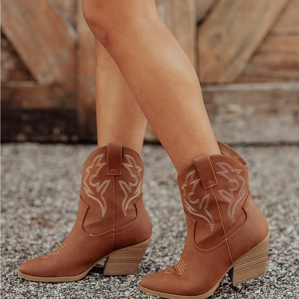 Cognac Western Booties